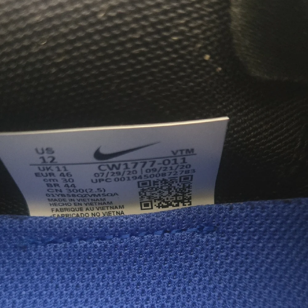 Nike Black and Blue Athletic Shoes - Picture 2 of 11